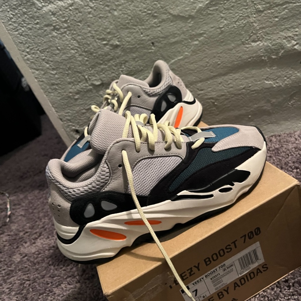 Yeezy 700